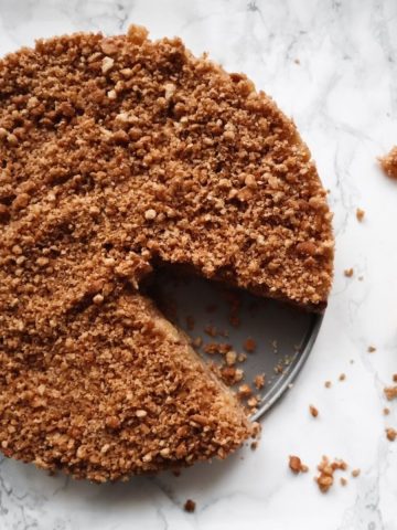 Overheadshot of an graham cracker crust apple pie with a crumble topping.