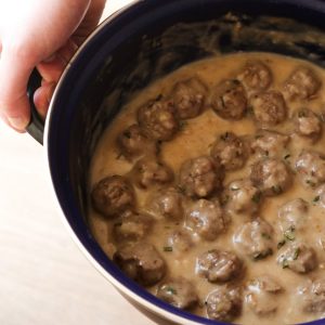 Kotbullar in gravy made in a blue pan.