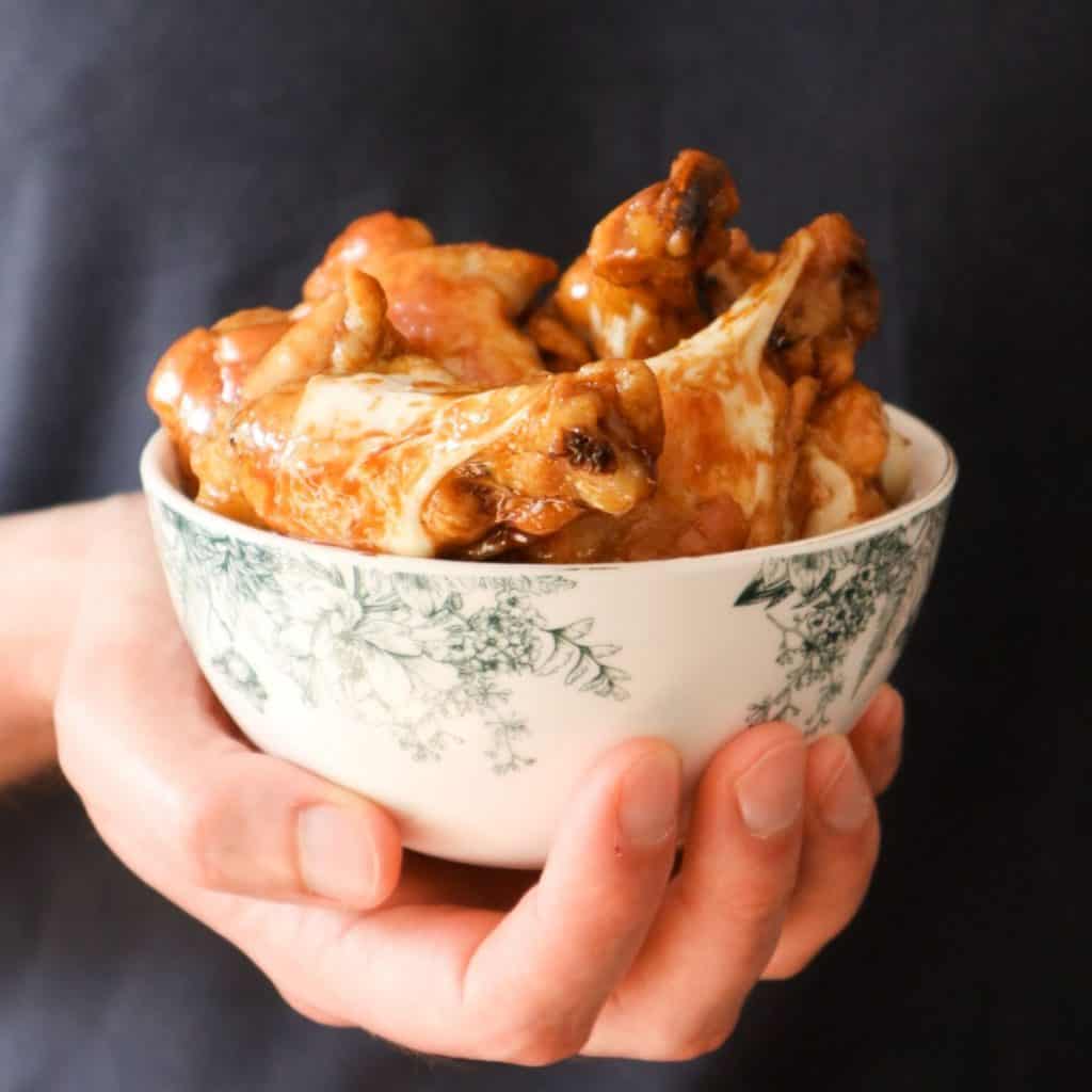 Featured image for garlic soy chicken wings.