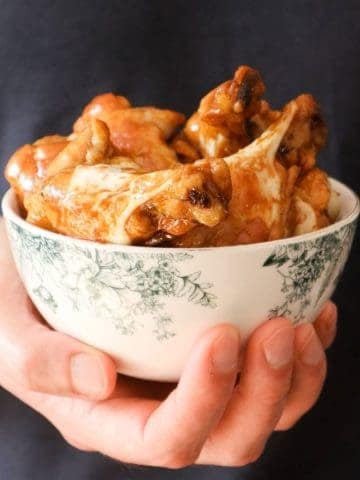 Featured image for garlic soy chicken wings.