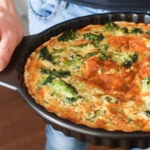 The featured image for this broccoli and bacon quiche recipe.