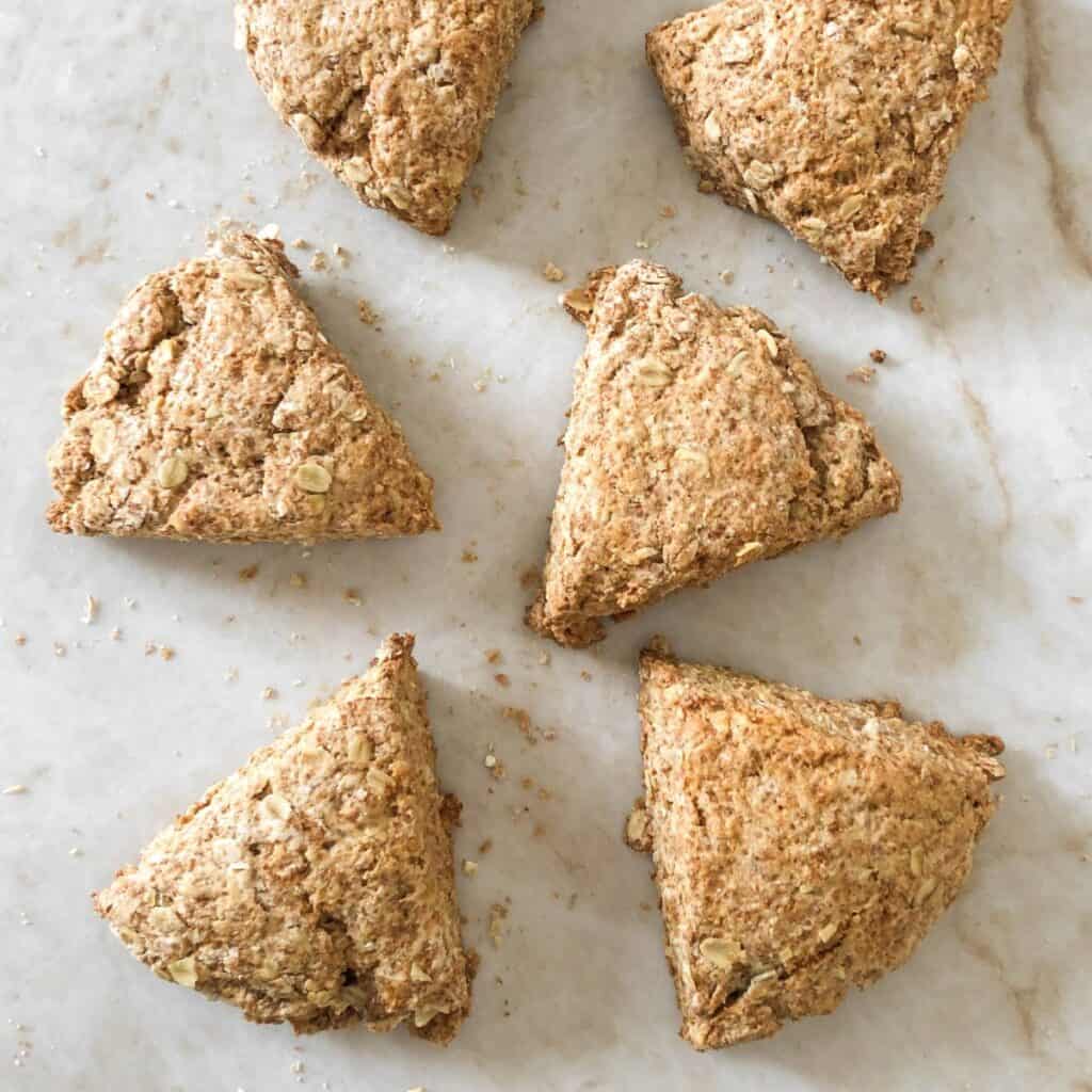 Four scones with oatmeal.