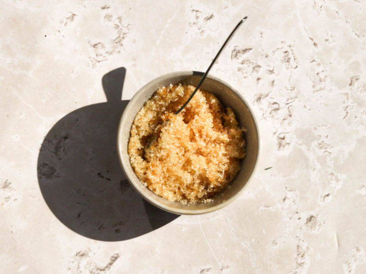 Mixing the sugar to make brown sugar.