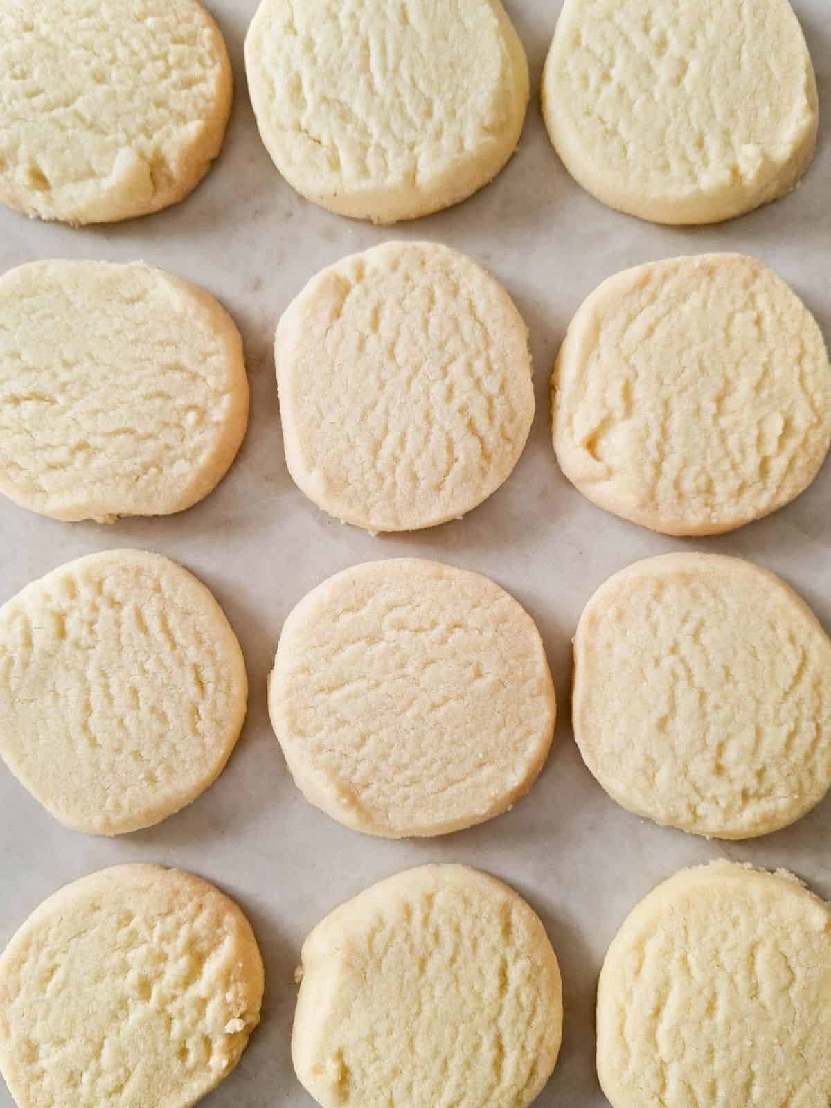 Twelve sand cookies.